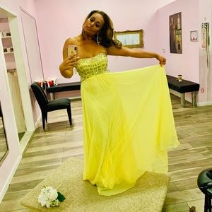 NEW WITH TAGS sunflower strappy dress with train!